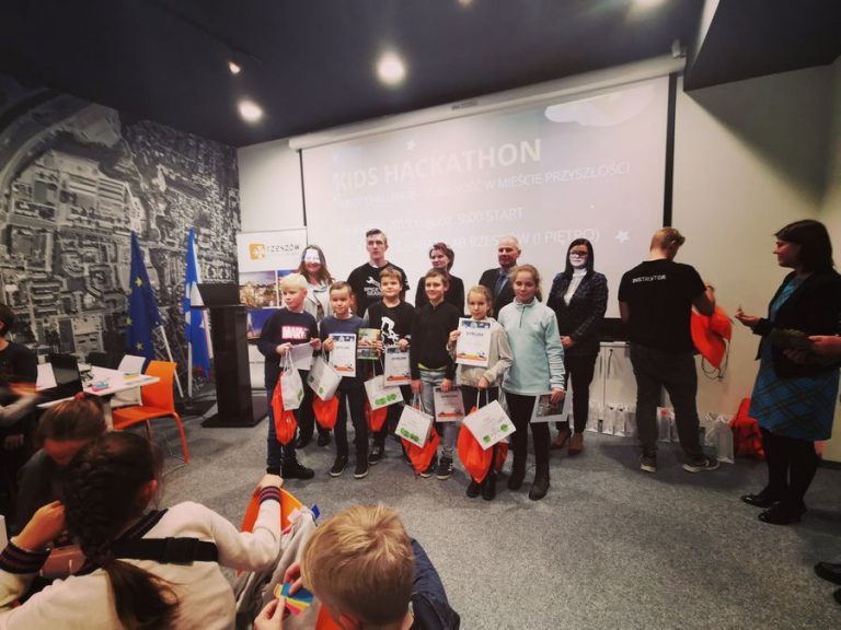 Read more about the article II miejsce w KIDS HACKATHON
