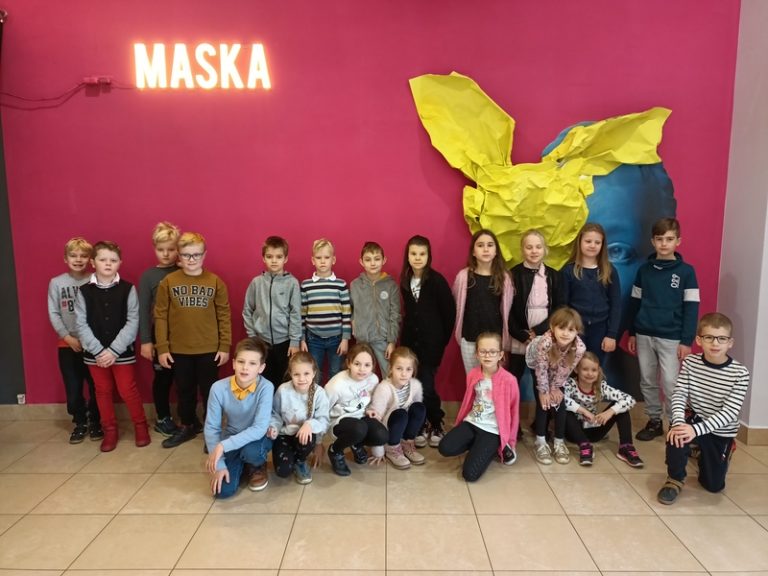 Read more about the article Wizyta klas 2 w Teatrze „Maska”